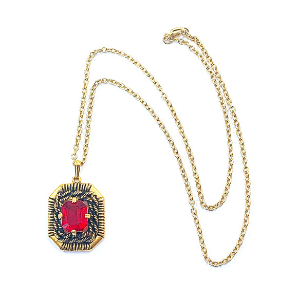Sarah Coventry "Majorca" Red Cut Glass Pendant with Antiqued Gold Setting - 1969 - Picture 10 of 10